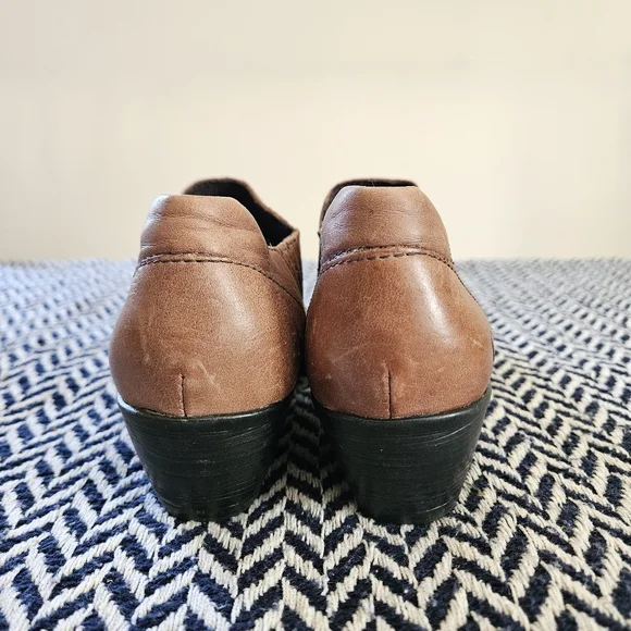 BORN 'Rissa' Handcrafted Footwear Tan Leather Short-Heeled Ankle Boots: Size 9 - Picture 7 of 12